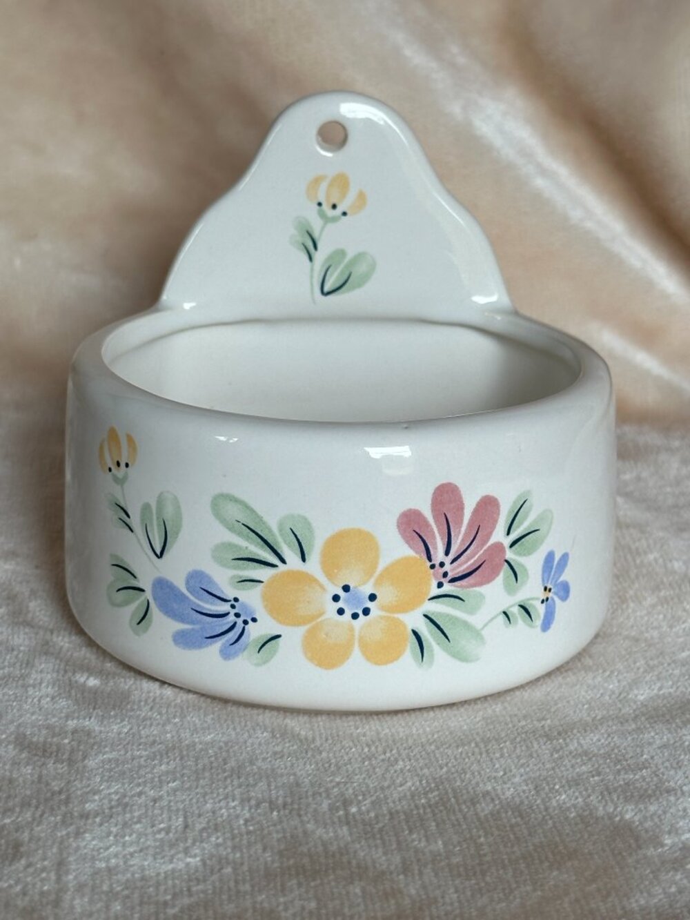 Ceramic Wall Pocket Air Plant Planter Vintage EUC Floral Pastel
